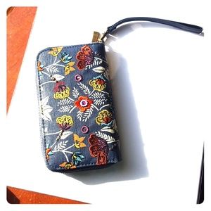 Decorative wristlet
